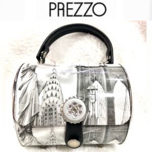 🦋PREZZO New York city scene Cylinder/barrel metal small purse size 6x4 NWOT